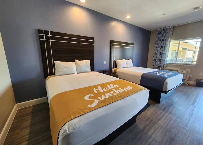 Days Inn & Suites By Wyndham La Porte