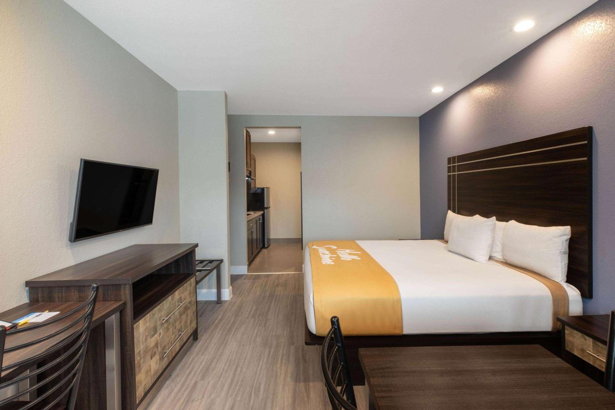 Days & By Wyndham Hotel