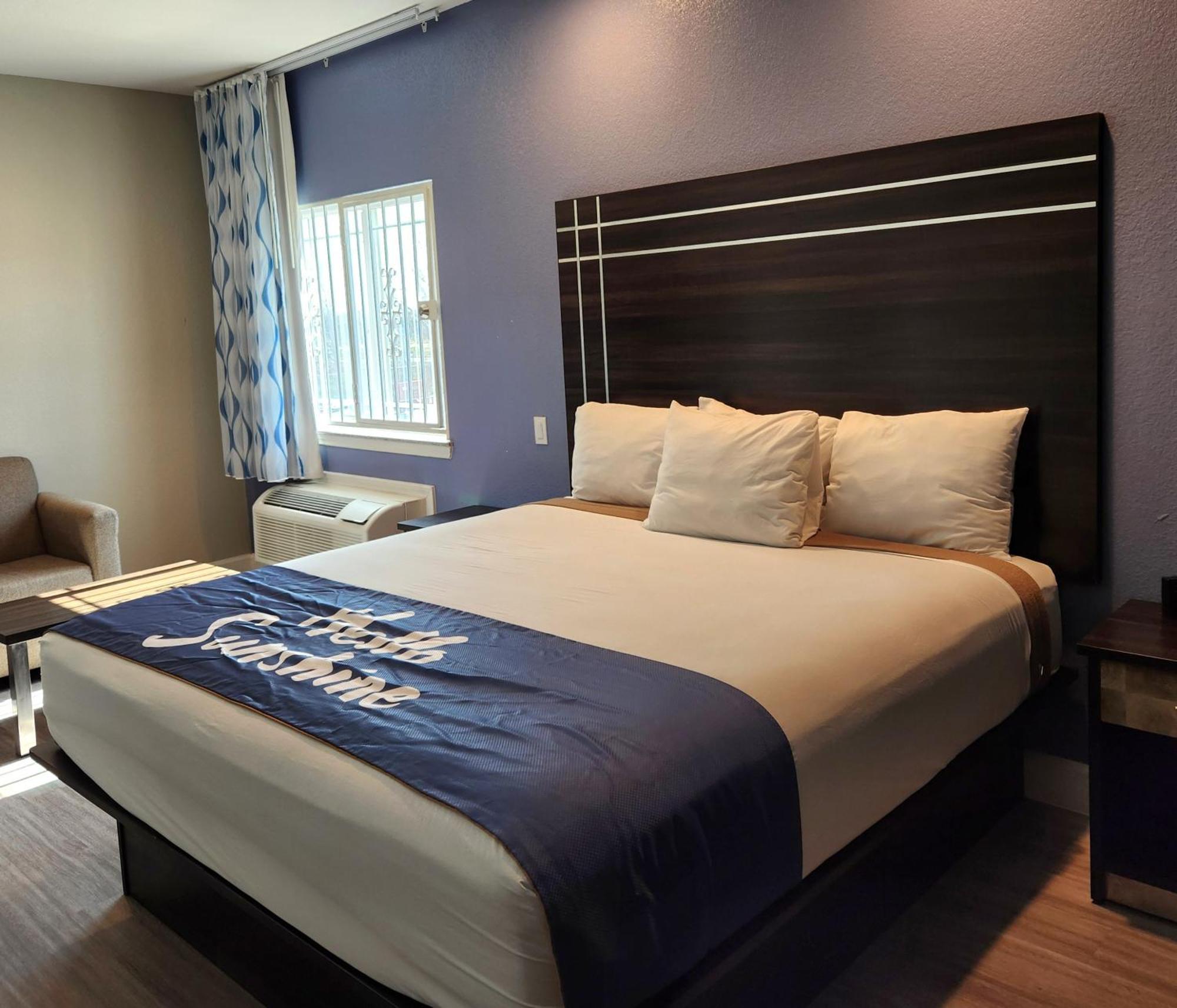 Days & By Wyndham La Porte