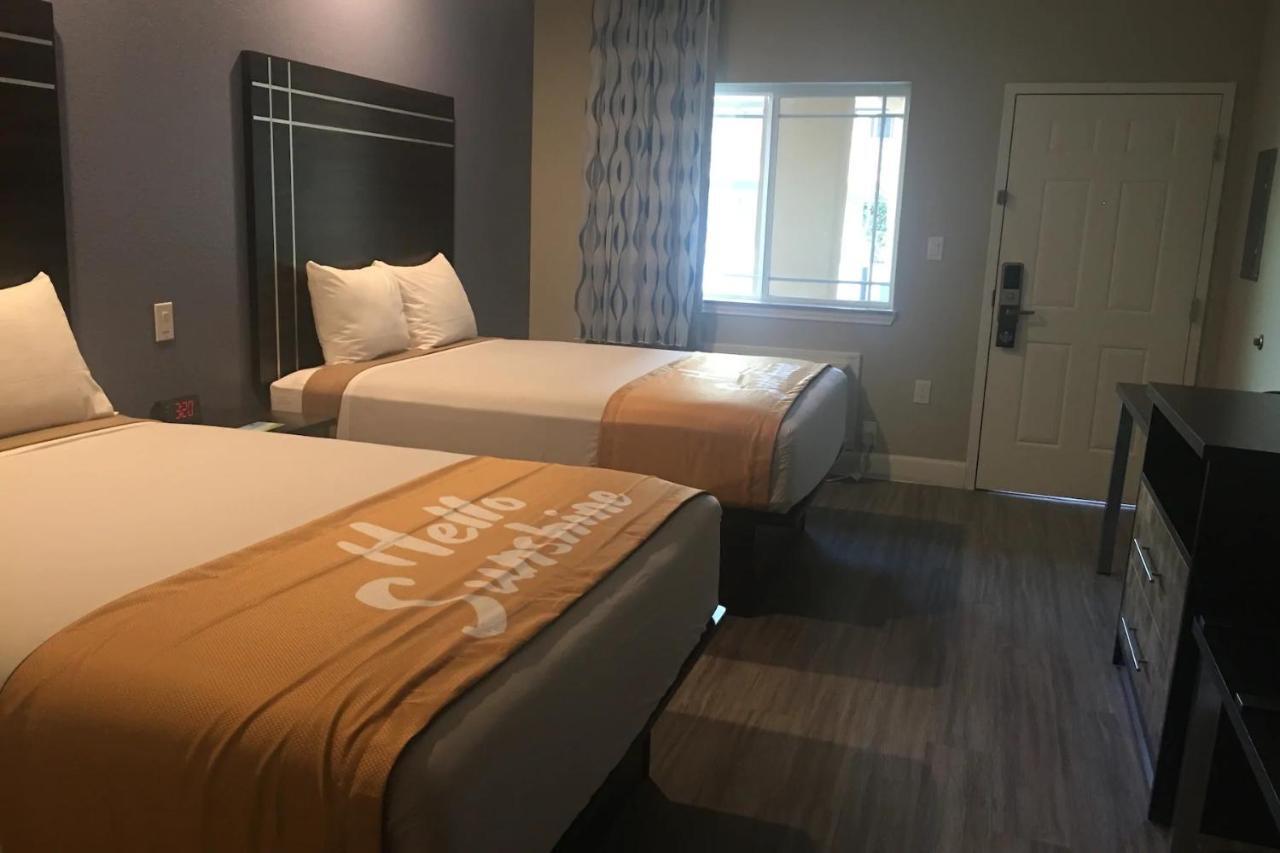 Days & By Wyndham Hotel La Porte