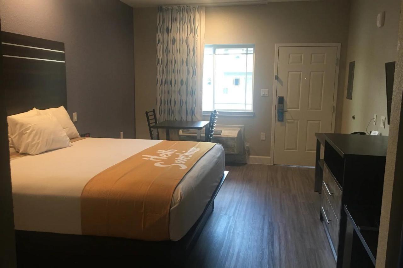Days & By Wyndham Hotel