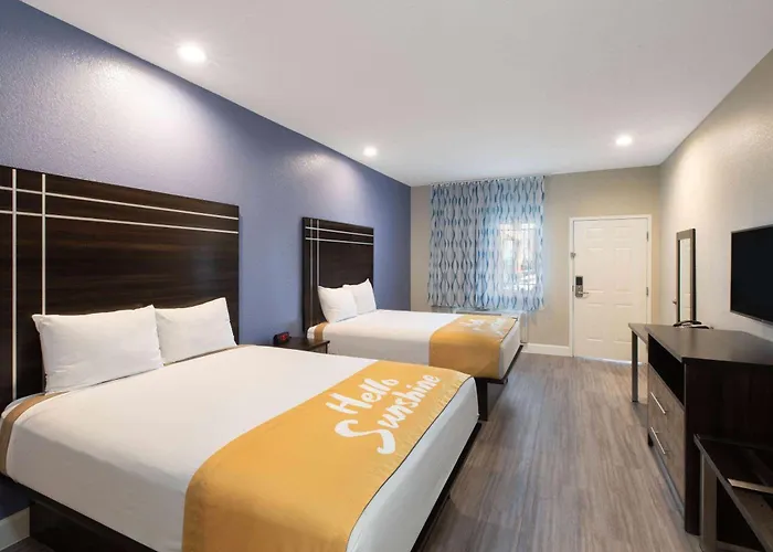 Days Inn & Suites By Wyndham La Porte