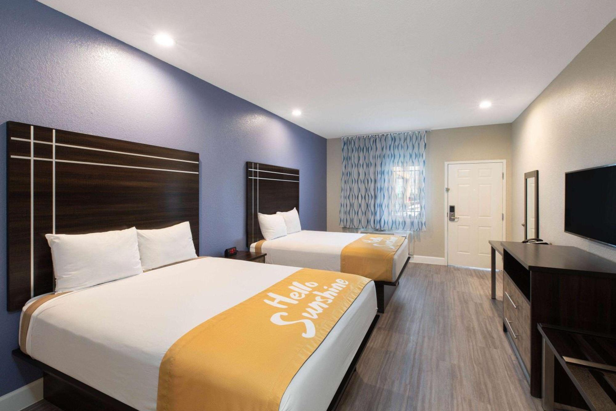 Hotel Days & By Wyndham