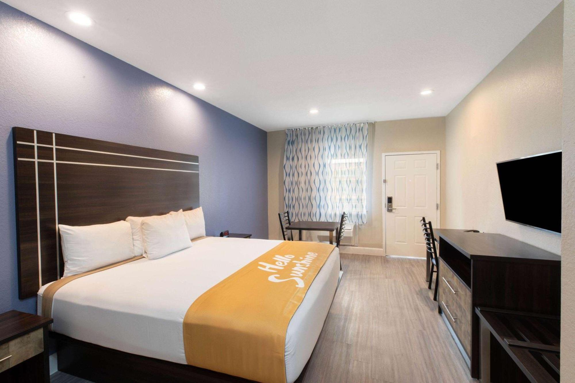 Hotel Days & By Wyndham 2*