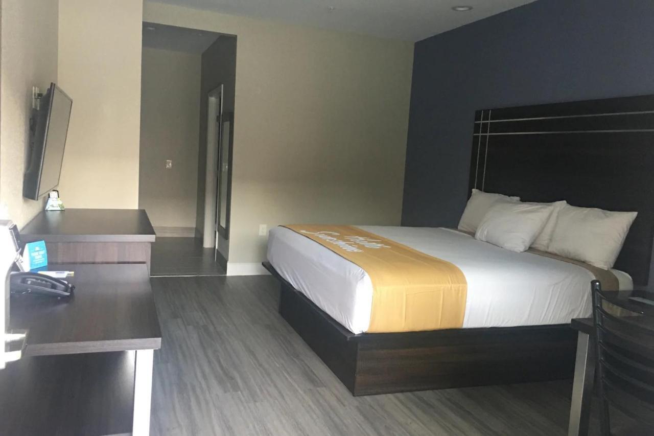 Hotel Days & By Wyndham La Porte